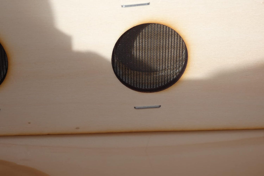 Premium Hummelkasten mit Wachsmottensperre, 2X Sichtfenster und Nistmaterial Wetterfest Bienenhaus H