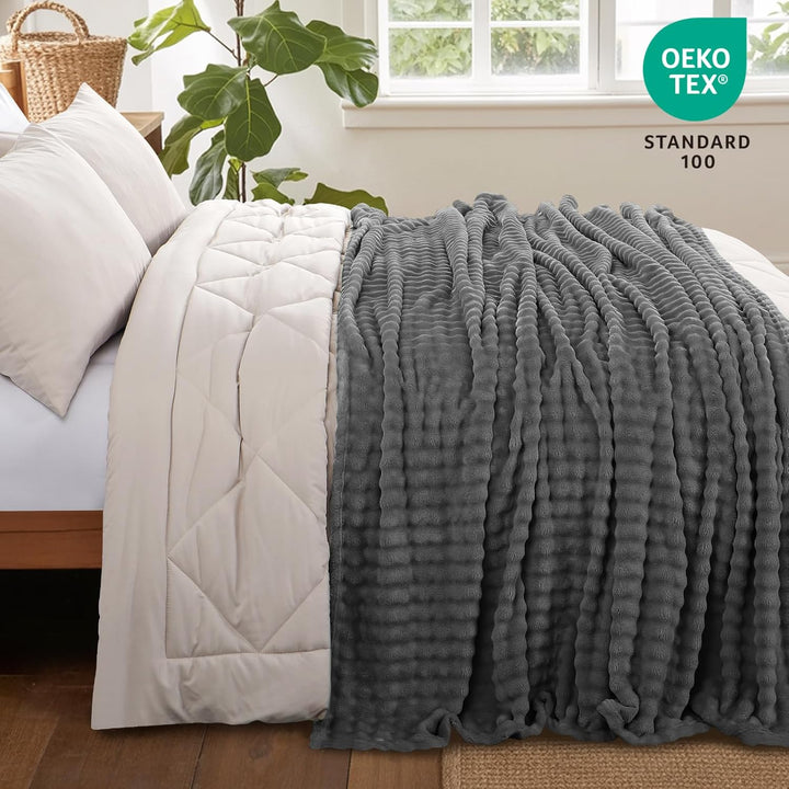 RUIKASI Kuscheldecke Flauschig Grau Bubble Decke - 220x240cm XXL Sofadecke & Couchdecke aus Plüsch,