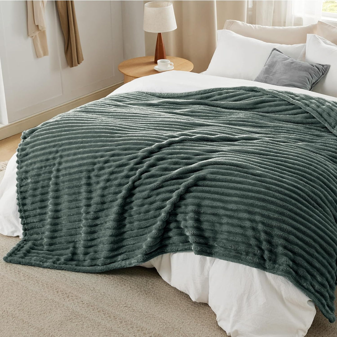 BEDSURE kuscheldecke 220x240 - Tagesdecke, Wolldecke & Fleecedecke, Sofadecke, Weiche Warme Grobe Ko