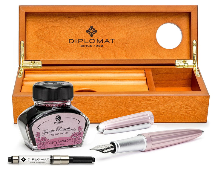 Diplomat Aero Füllhalter Set in antique rose mit Edelstahlfeder M und farblich perfekt passender Fül
