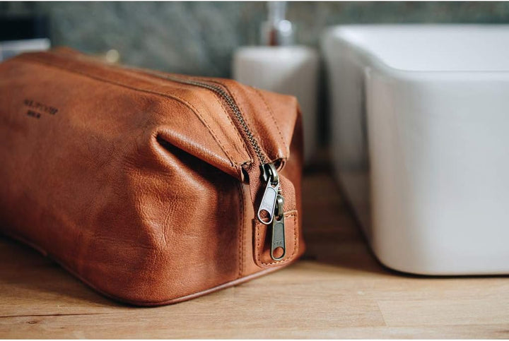 HOLZRICHTER Berlin Kulturbeutel No 5-1 (M) Cognac - Grosse, hochwertige Kulturtasche handgefertigt a