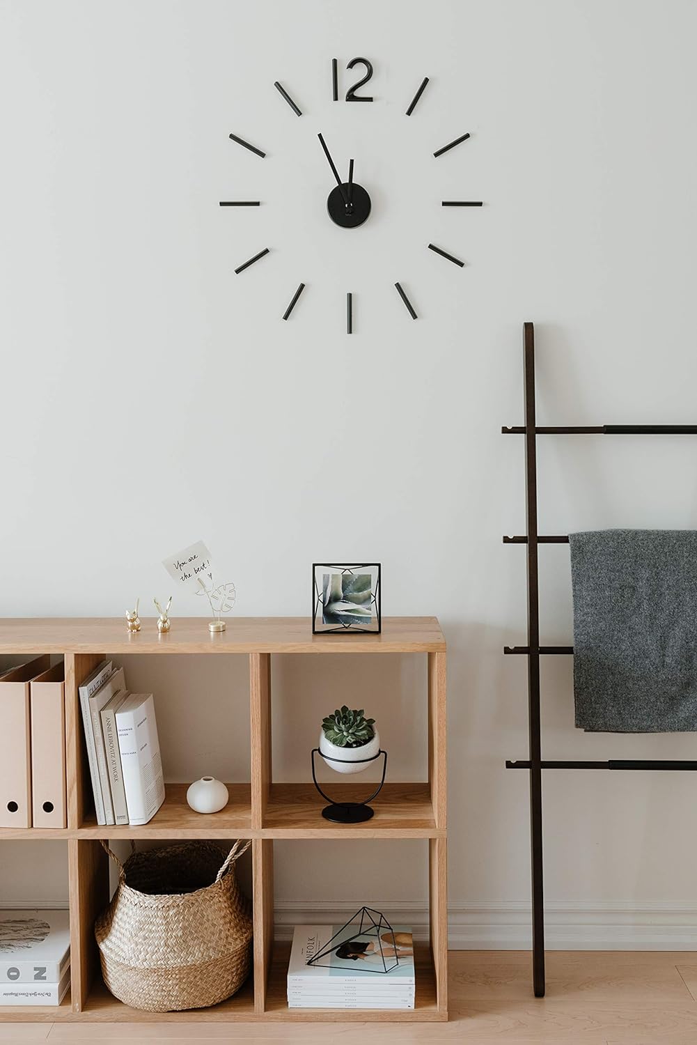 Umbra Blink, Moderne und Minimalistische DIY Quarz Wanduhr ohne Rahmen, Ziffern zum Aufkleben, Wandd