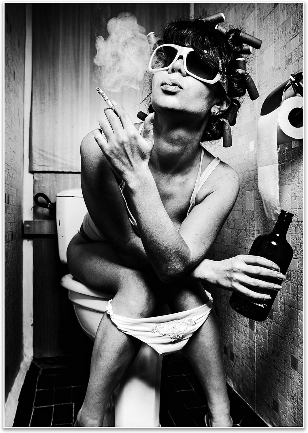 wandmotiv24 Poster als Wanddeko, Grösse Din A0, Frau im Bad, Sonnenbrille, Fotografie, Schwarz Weiss