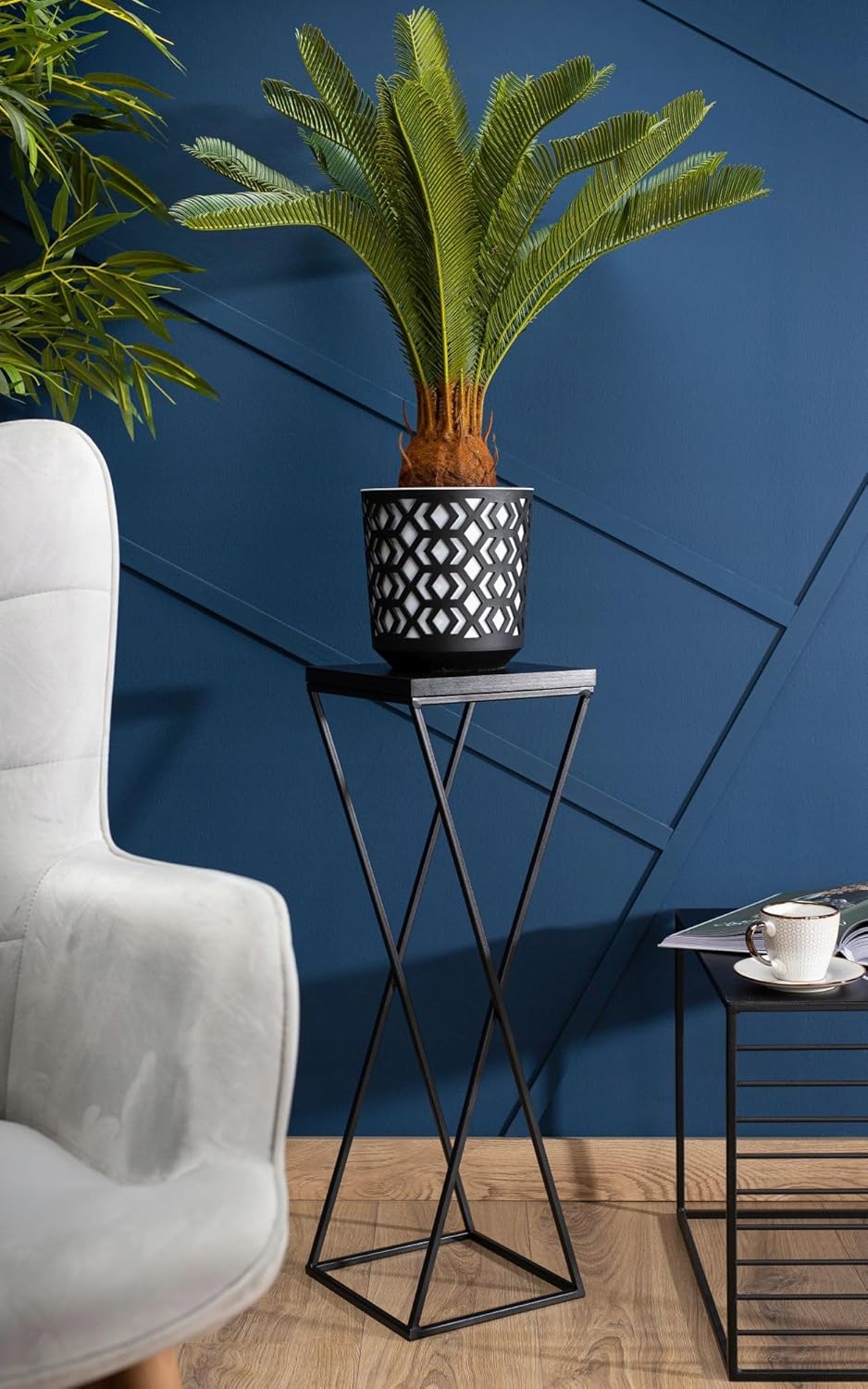 Pflanzenständer Metall 70 cm Hoch - Stabiler und Fester Blumenhocker mit Schwarz MDF-Platte auf Robu