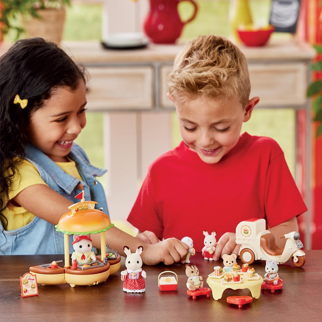 Sylvanian Families - 5757 Mobiler Hamburger Imbiss mit Figur, detailreiches Spielset mit Tierfigur M