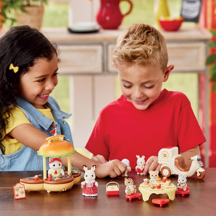Sylvanian Families - 5757 Mobiler Hamburger Imbiss mit Figur, detailreiches Spielset mit Tierfigur M