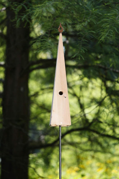 WEIDENPROFI Nistkasten, Vogelhaus mit Standfuss aus Lärchenholz, Modell Vogeldorn, Design Zierspitze