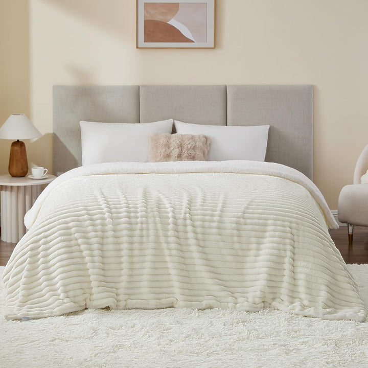 WAVVE Decke Sherpa Kuscheldecke Flauschig Creme - Extra Warme Dicke Weiche Grobe Kordecke Sofaüberwu