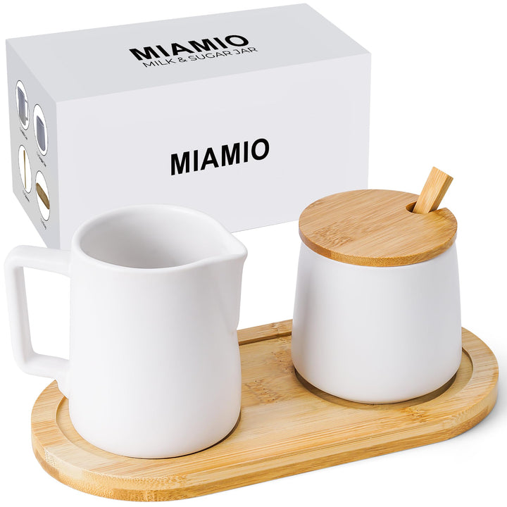 MIAMIO - Milch und Zucker Set mit Deckel und Löffel/Keramik Milchkännchen mit Holz Tablett - Mikrowe