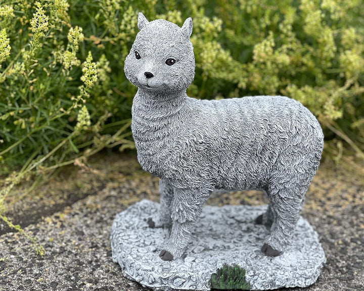 Stone and Style Steinfigur Alpaka frostfest Steinguss Gartenfigur wetterfest