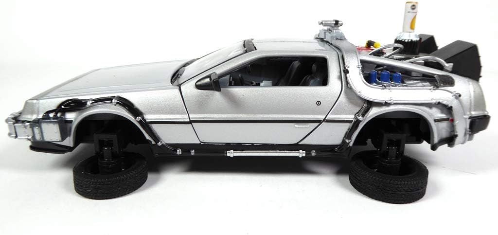 OPO 10 - Fliegendes Delorean-Auto (mit fliegenden Rädern) aus dem Film Back to The Future II - Masss