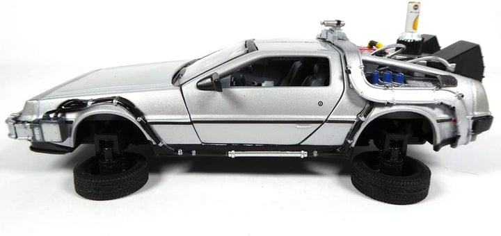 OPO 10 - Fliegendes Delorean-Auto (mit fliegenden Rädern) aus dem Film Back to The Future II - Masss