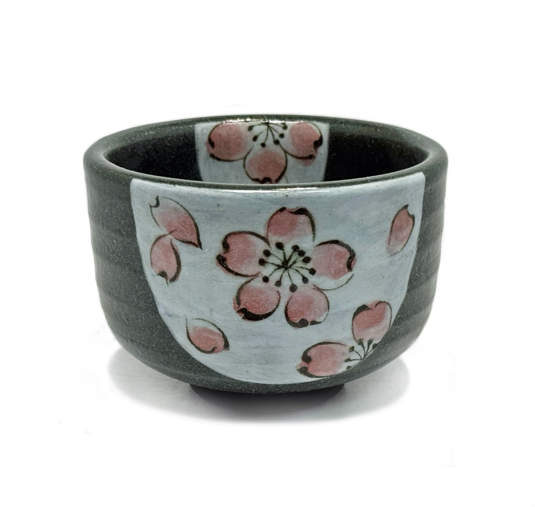 aquanaut Mino Ware Japanese Matcha Bowl Chawan Kuro-kesho Sakura Diameter 10.3cm Made in Japan