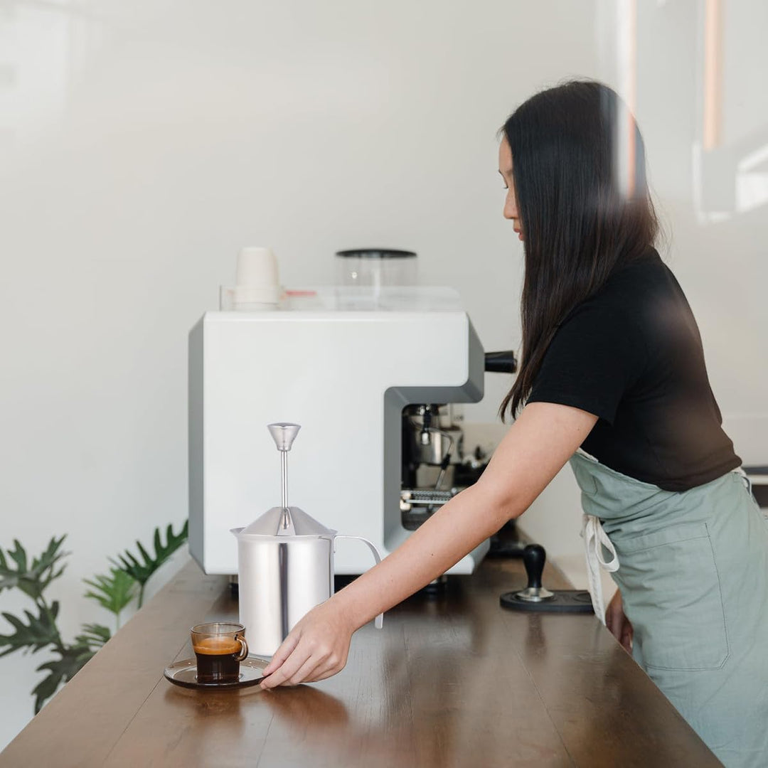 TOYANDONA Milchaufschäumer aus Edelstahl 800 Ml Manuell mit Doppel Sieb für Dicken Milchschaum Kaffe