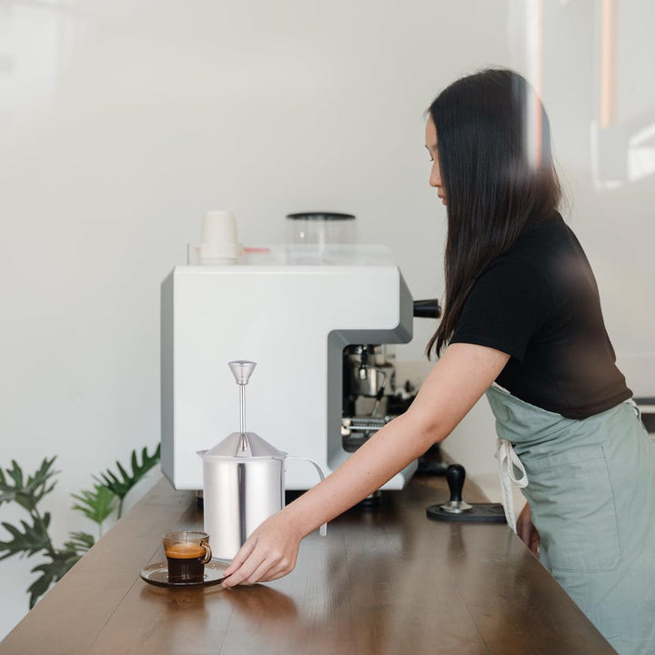 TOYANDONA Milchaufschäumer aus Edelstahl 800 Ml Manuell mit Doppel Sieb für Dicken Milchschaum Kaffe