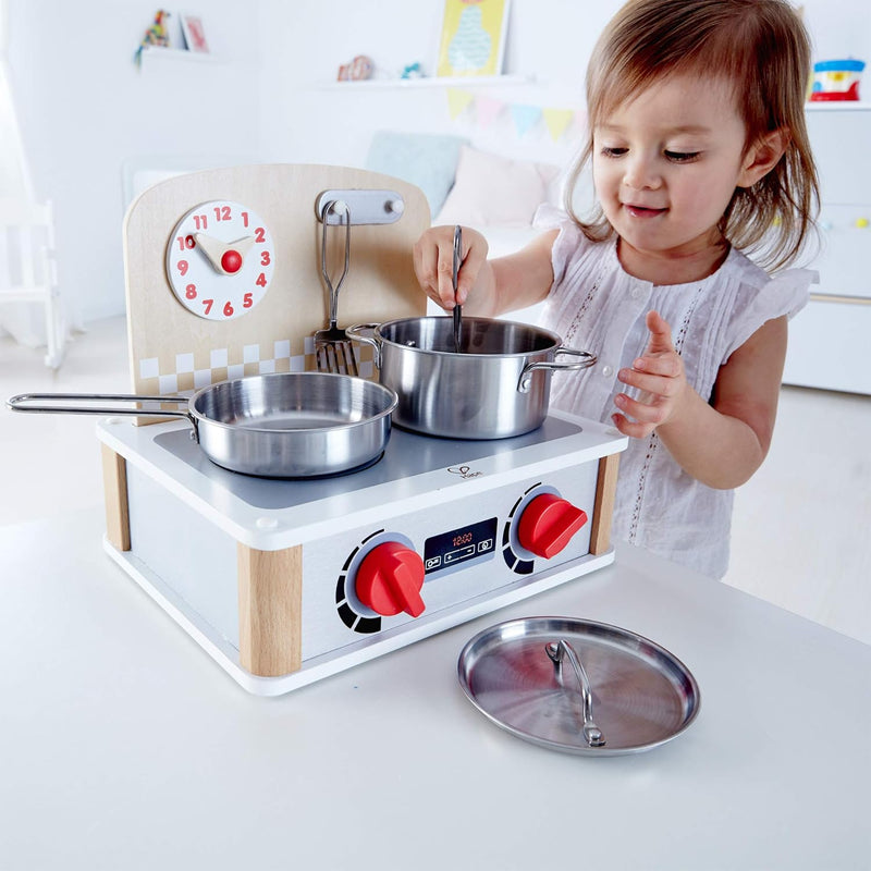 Hape 2-in-1 Küchen- & Grill-Set von Hape| Fantasiespiel Realistisches Rollenspiel Küchenset für Kind