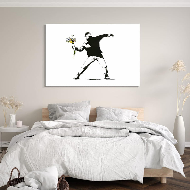 Printed Paintings Leinwand (80x60cm): Banksy - Autonomer wirft mit Blumenstrauss statt Molotow 80x60