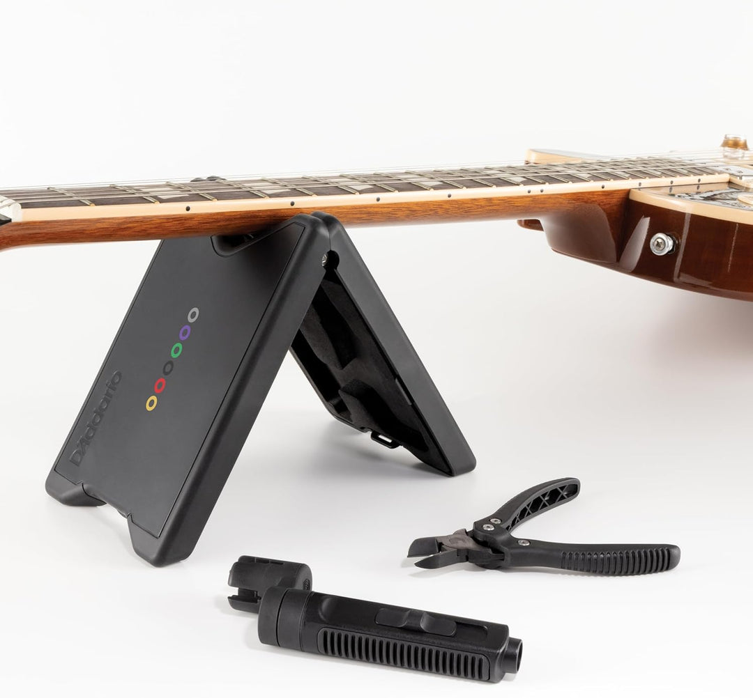D'Addario Tour Grade Gitarrensaitenwechsel-Set – Peg Winder/Bridge Pin Puller Tool, Cutter & Storage
