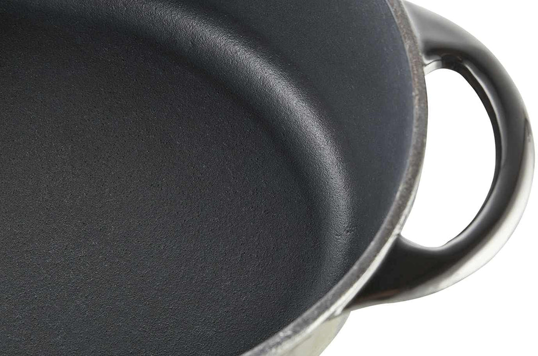 MEISTERKOCH Bräter 7 L Volumen | 26,5 x 33,7 cm | Bräter aus emailliertem Gusseisen mit Deckel | ind