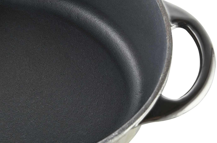 MEISTERKOCH Bräter 7 L Volumen | 26,5 x 33,7 cm | Bräter aus emailliertem Gusseisen mit Deckel | ind