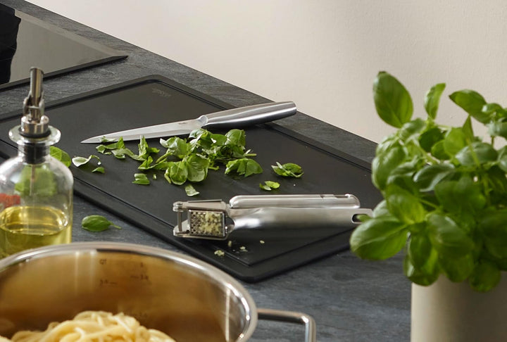 Fissler Essential/Edelstahl-Santokumesser (16,5 cm) grosse Klinge, mit Kullen, rostfrei, Spülmaschin