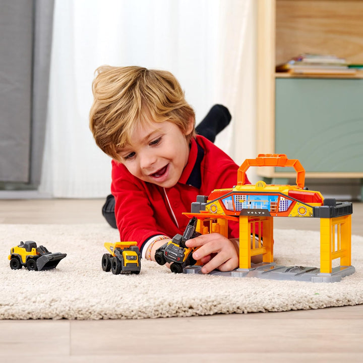 Dickie Toys - Micro Construction Auto-Station für Kinder ab 3 Jahre (25 cm) mit 3 Volvo Baustellenfa