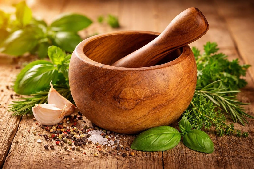 WINDALF Robuster Mörser mit Schlegel BARI Ø 13 cm Kräuter Knoblauch Pesto Holzmörser aus Teakholz Ha