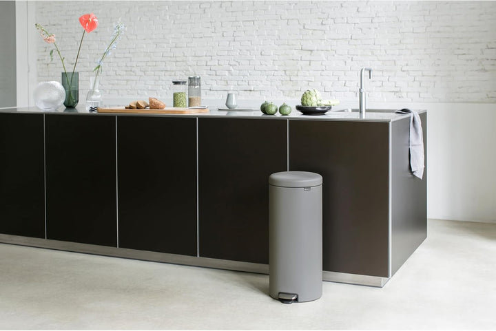 Brabantia Treteimer newIcon, 30 L Mineral Concrete Grey 34x30x68cm, Mineral Concrete Grey 34x30x68cm