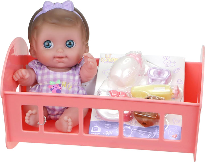 JC TOYS - Lil' Cutesies Puppe, 24 cm, weiches Vinyl, gekleidet mit einem blauen melierten Overall, i