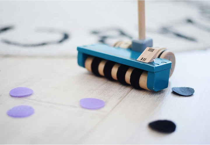 small foot Schiebespielzeug Staubsauger aus Holz, Lauflernhilfe und Rollenspielzeug für Kinder ab 18