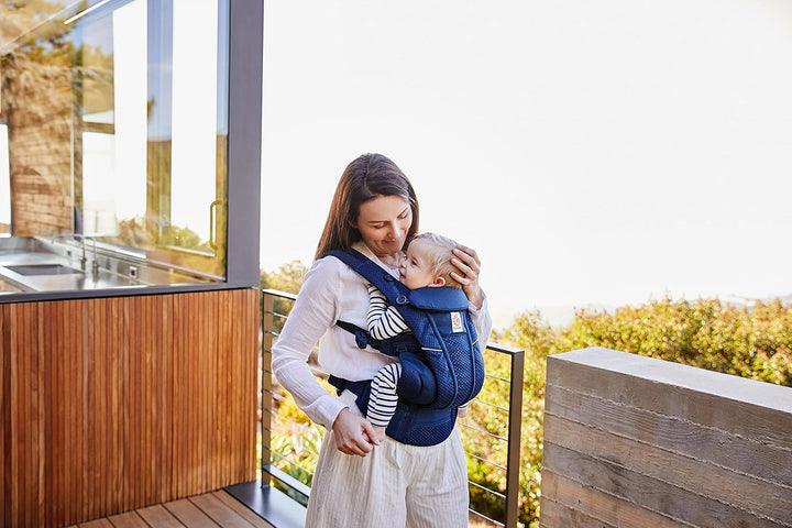 Ergobaby Omni Breeze Babytrage für Neugeborene ab Geburt bis 20kg, 4 Positionen SoftFlex Mesh Ergono