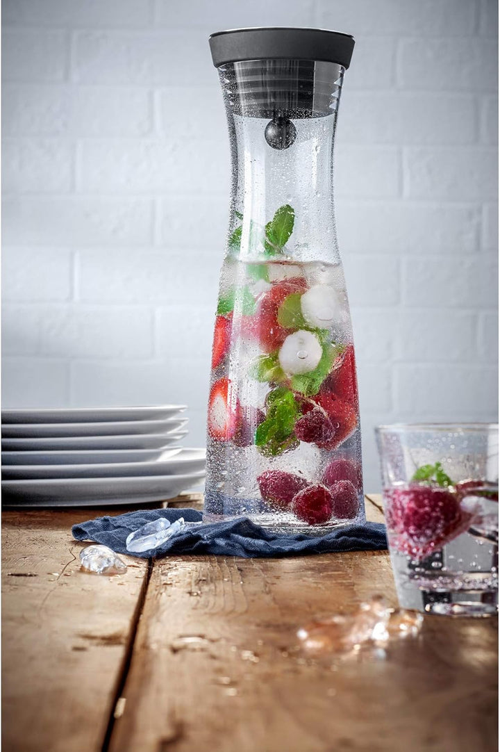 WMF Boston Besteck Set 12 Personen, Essbesteck 60 teilig, Monobloc-Messer & Basic Wasserkaraffe aus