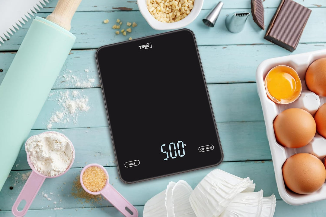 TFA Dostmann Digitale Küchenwaage aufladbar USB C 10kg Pancake, 50.2010, 1g Auflösung, ON/OFF Schalt