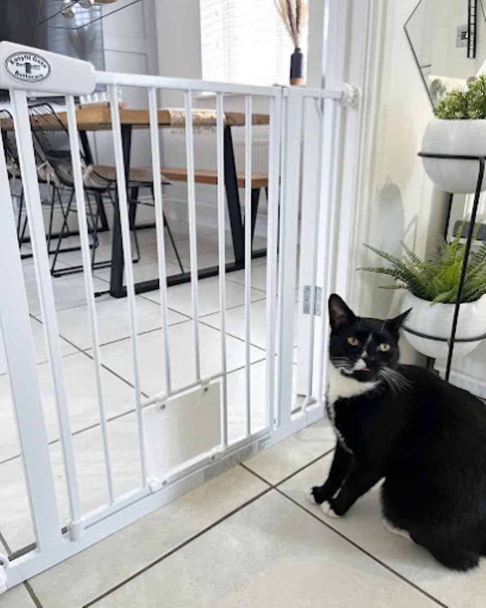 Bettacare Haustiergitter mit abschliessbarer Katzenklappe, 107.4cm - 115cm, Weiss, 75cm Höhe, Hundes