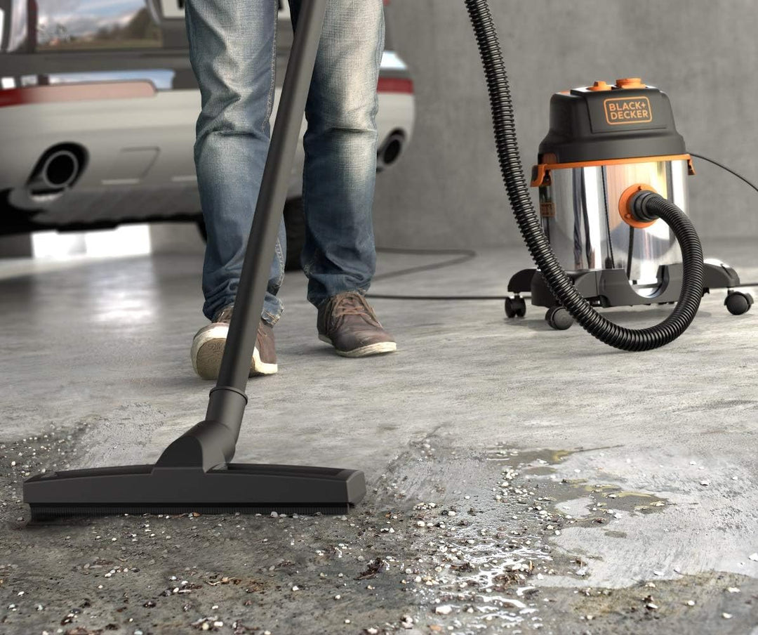 BLACK+DECKER Nass und Trockensauger BXVC20XTE mit Integrierte Steckdose für Elektrowerkzeug (1400 W,