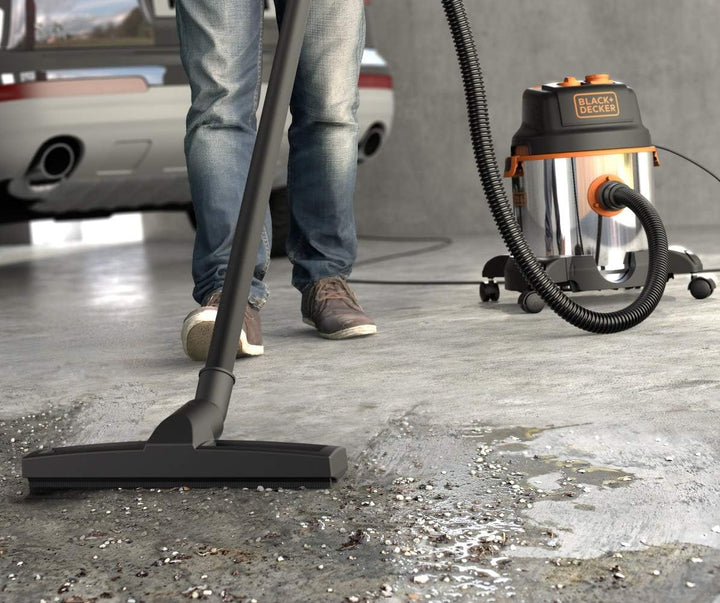 BLACK+DECKER Nass und Trockensauger BXVC20XTE mit Integrierte Steckdose für Elektrowerkzeug (1400 W,