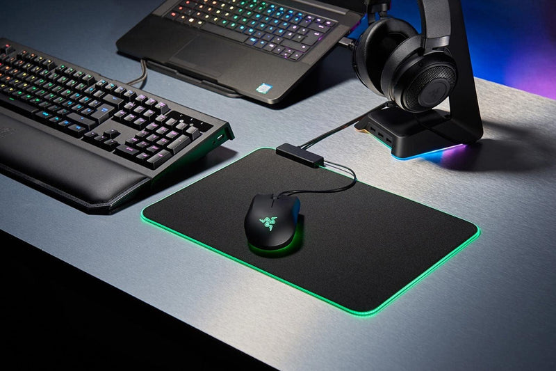 Razer Goliathus Chroma - Weiche Gaming Maus-Matte mit RGB Beleuchtung (Kabelhalterung, Stoff-Oberflä