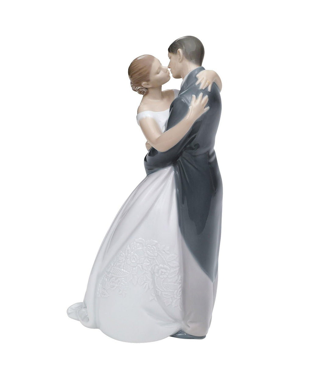 NAO Porcelain by Lladro A KISS Forever (Bride & Groom, Marriage, Wedding, Collection) 2001613
