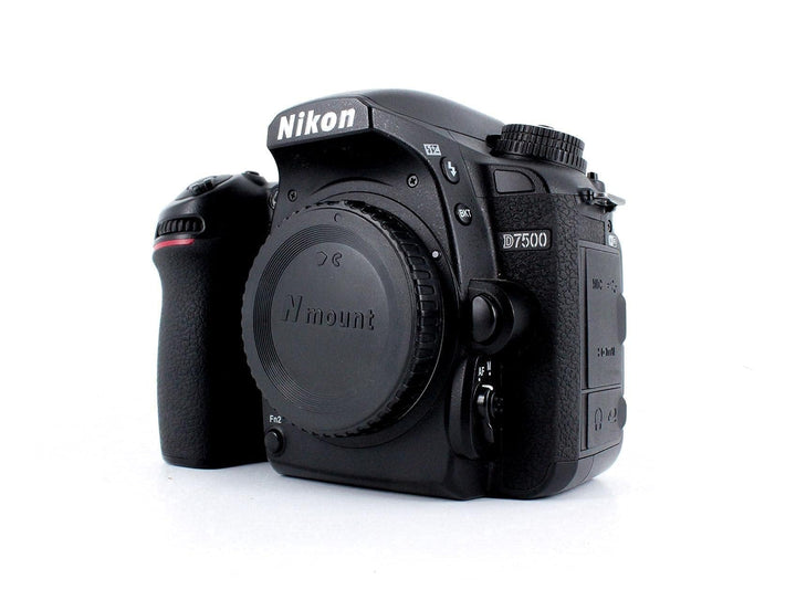 Nikon D7500 Kit AF-S DX 18-105 mm 1:3.5-5.6G ED VR inkl. 18-105 mm 1:3.5-5.6G ED VR Single, inkl. 18
