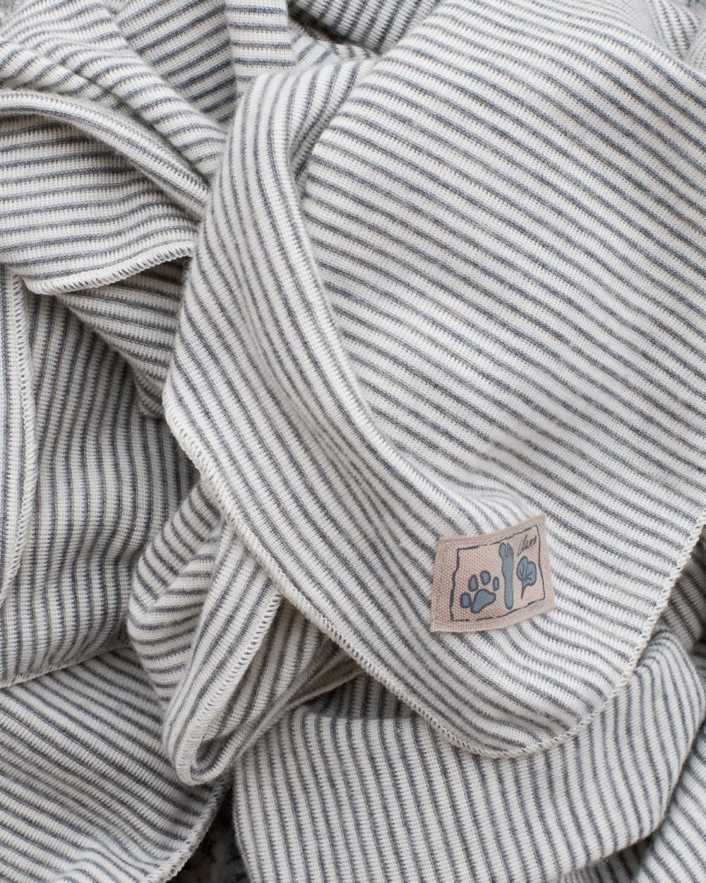 Lilano, Leichte Merino/Seide Ringel Babydecke, 70% Wolle (KBA), 30% Seide, 210Gr./m² (Grau Geringelt