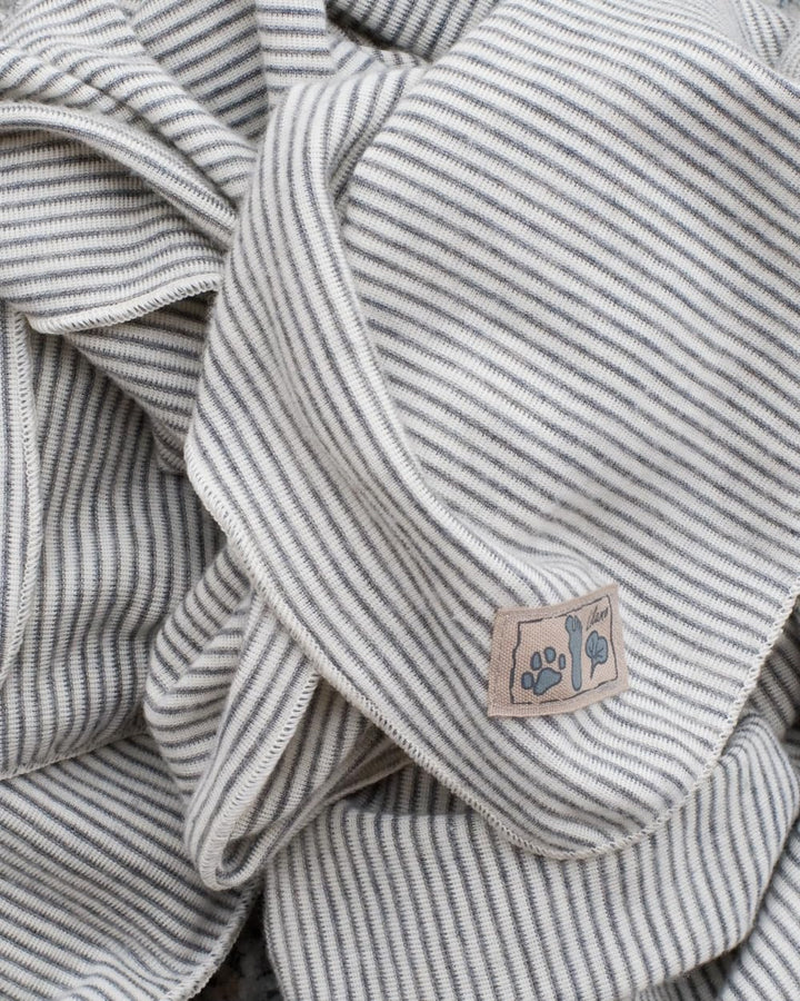 Lilano, Leichte Merino/Seide Ringel Babydecke, 70% Wolle (KBA), 30% Seide, 210Gr./m² (Grau Geringelt