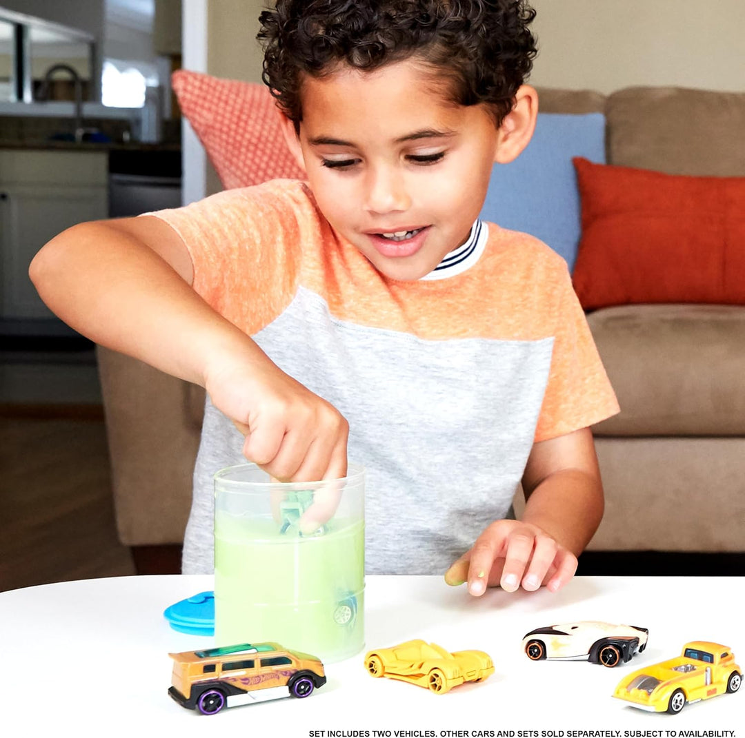 Hot Wheels GYP13 - 2er-Pack Fahrzeuge (Massstab 1:64), Farbwechseleffekt & Überraschungseffekt, Tran