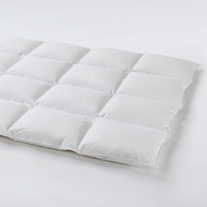 Daunenfee – Winter Cassettendecke 200x200 cm, Daunen & Federn – 4x4 Karos, 2cm Stege – Handarbeit Ma