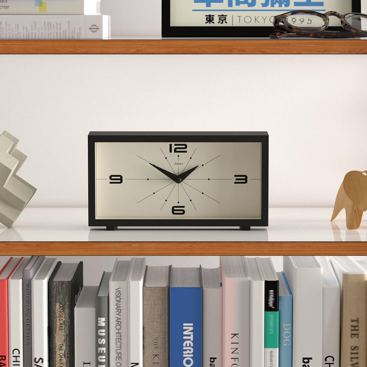 JONES CLOCKS® Schreibtischuhr 'Odeon' – modernes rechteckiges Design in Schwarz, stilvoller Retro-Lo