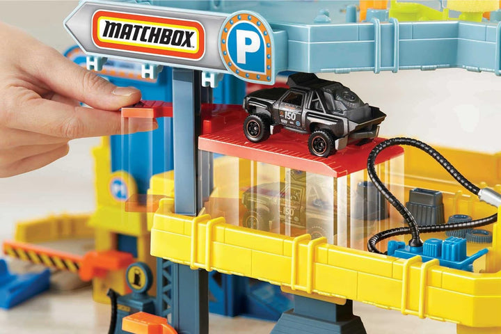 Matchbox Autorennbahn, 4-stöckig mit Rampe, Aufzug, Waschanlage und Abschleppwagen für Matchbox Auto