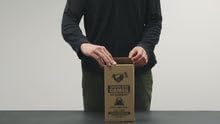 Grown Man Games Mini Cornhole - Tragbares Cornhole Spiel - Mini Sitzsack Wurfspiel - Cornhole Trinks
