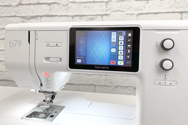 Bernette B79 Computergesteuerte Näh- und Stickmaschine mit 12,7 cm Farb-Touchscreen, Multifunktionsk