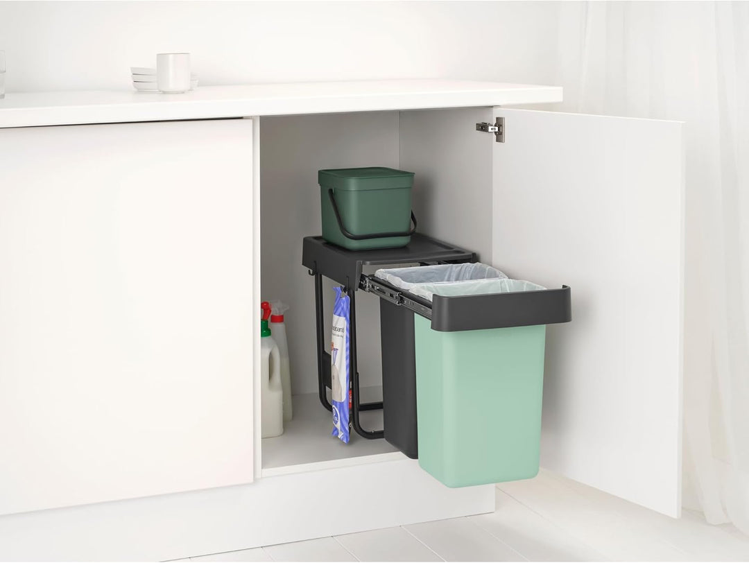 Brabantia Sort &amp; Go Ausziehmülleimer | 2 x 15 l Einbaumülleimer für die Unterschranktür | Integriert