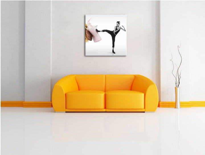 Pixxprint Starke Frau kickt gegen Fastfood Schwarz/Weiss, Format: 70x70 auf Leinwand, 70x70