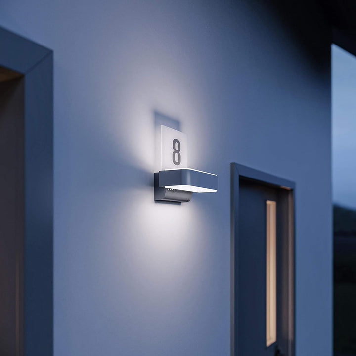 Steinel Aussenleuchte L 820 SC Silber, Hausnummer beleuchtet, smarte LED Hausnummernleuchte, Bewegun